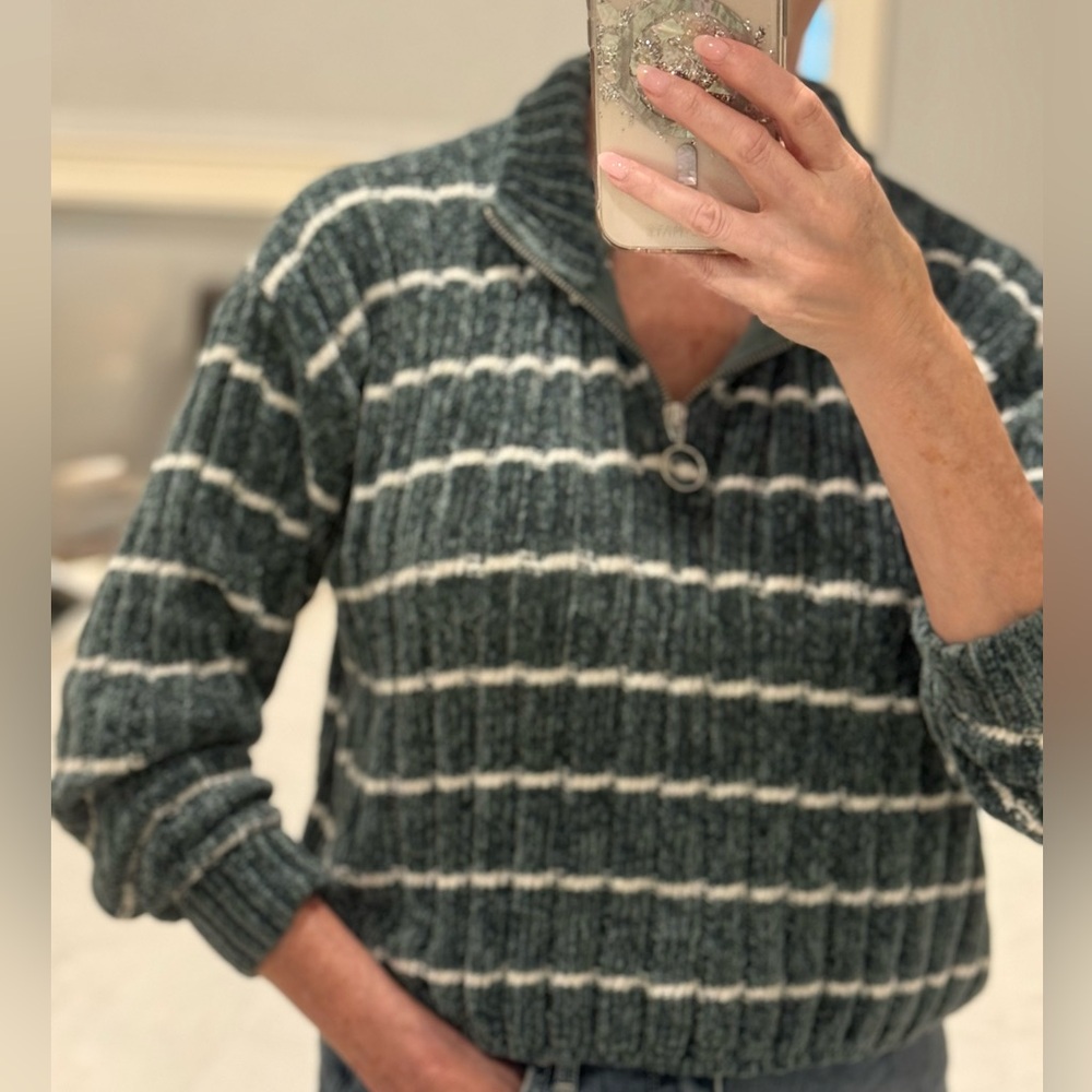 ❇️ Green striped Chenille half zip long sleeve Sweater Size Small SOFT!
